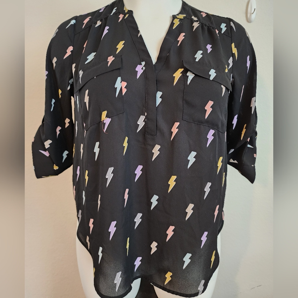 Torrid Harper style blouse lightning bolt Size 00/ Large
